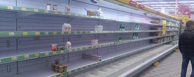 Ритейлеры сообщают о росте спроса на крупы и консервы в России