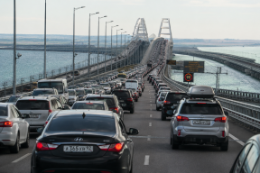 На Крымском мосту утром 27 июня скопилось 1280 машин, ожидание — два часа