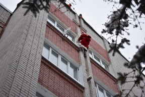 Деды Морозы посетят детскую больницу в Йошкар-Оле через окно