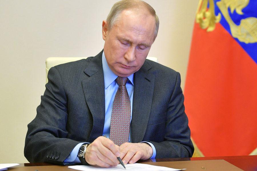 Путин подписал закон об изменениях в налоговой системе РФ