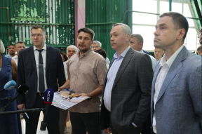 Губернатор Андрей Травников проинспектировал ремонт поликлиники Бердской ЦГБ и подготовку к строительству нового медучреждения
