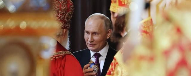 Путин посетил пасхальное богослужение в храме Христа Спасителя