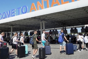 Авиадиспетчеры в Анталье устроили бунт — туристы попали в настоящую ловушку: не могут улететь и получить багаж