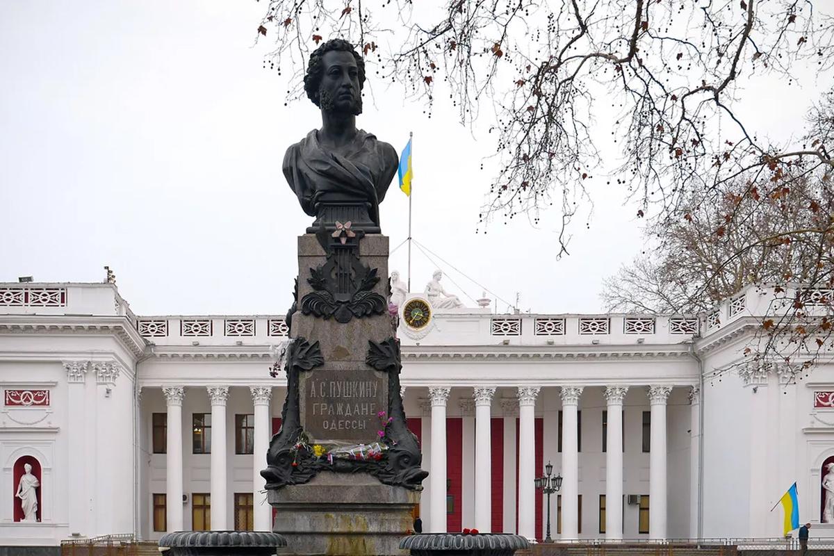 Житель Одессы инициировал петицию об установке бюста Дональда Трампа на Приморском бульваре