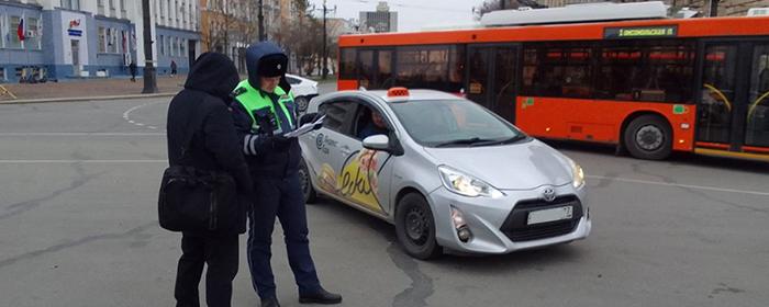 ГИБДД Хабаровского края выявила нелегальных таксистов и такси без шашечек