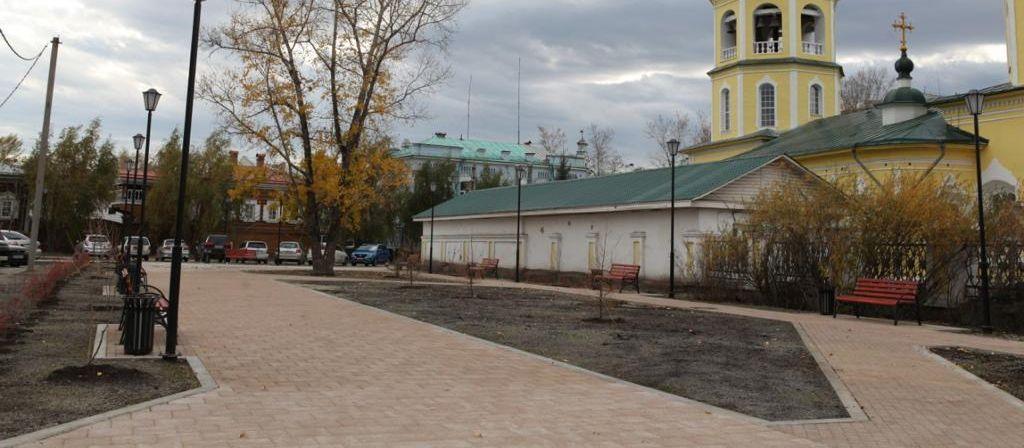 В Иркутске завершилось благоустройство сквера в переулке Волконского