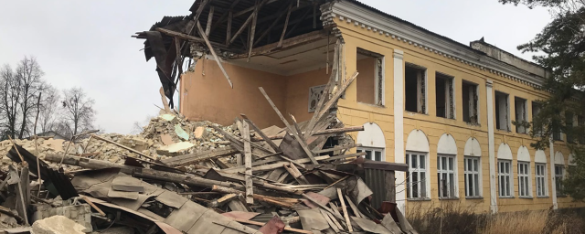 В Сасове начали снос старого здания школы №1