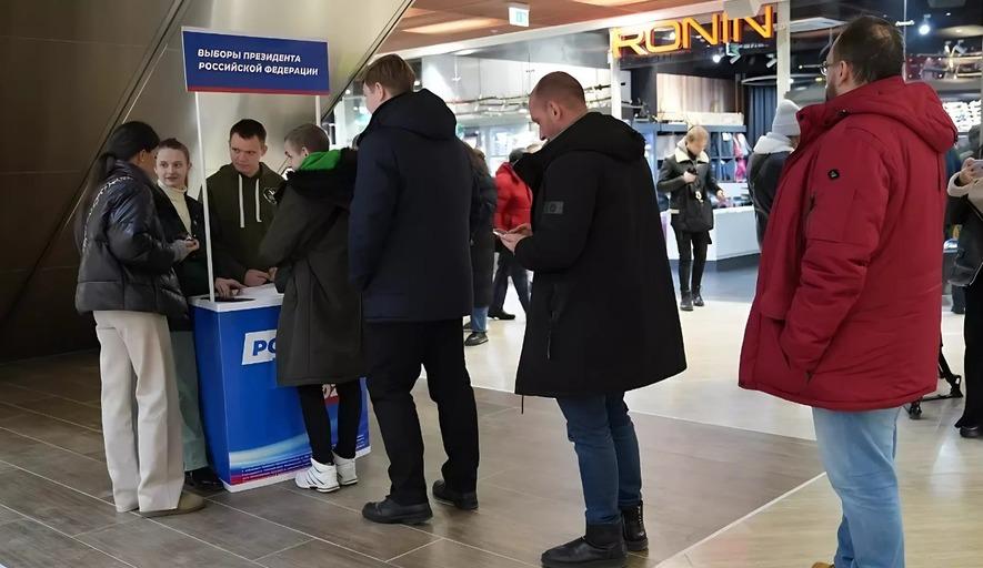 В Хабаровском крае начался процесс сбора подписей в поддержку Владимира Путина