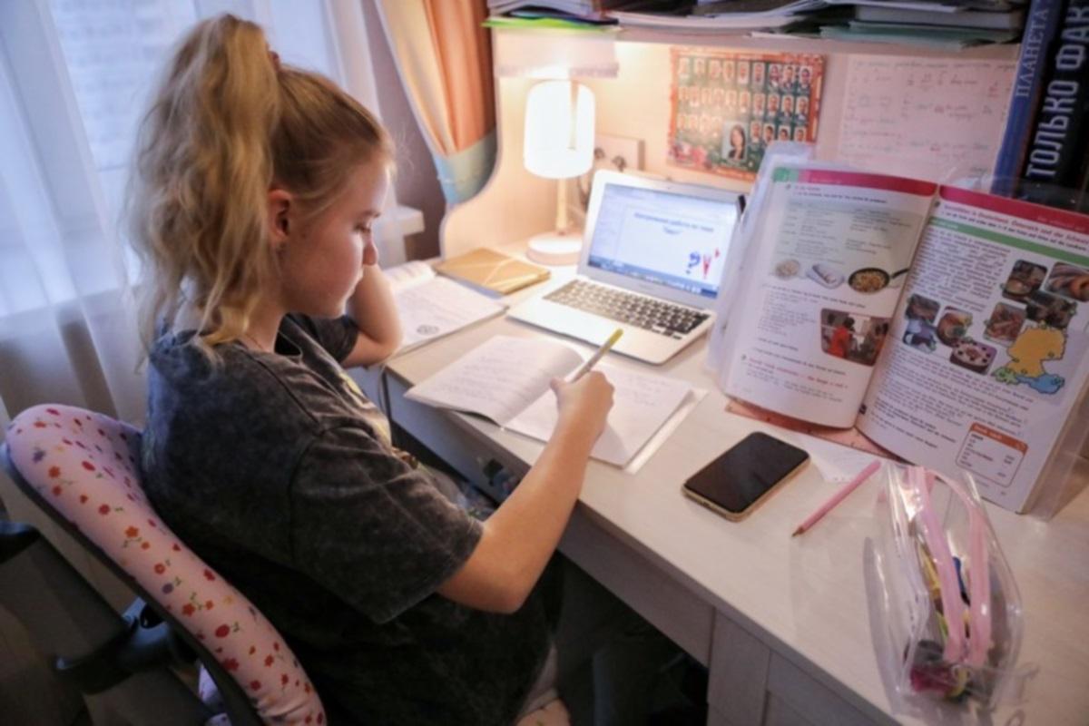 В школе Екатеринбурга начали проверку в связи с подозрением на массовое отравление учеников