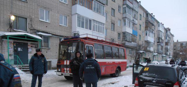 Разрушающийся дом в Дзержинске полиция охраняет от мародеров