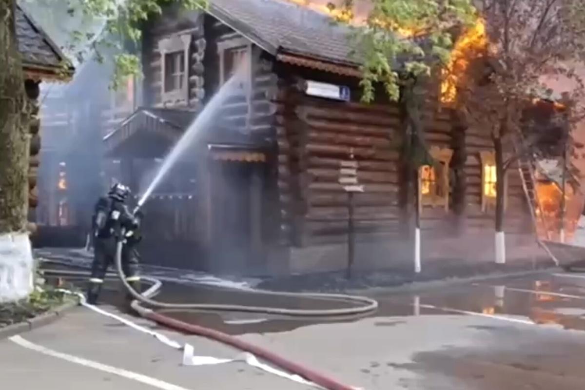 На востоке Москвы горят бани