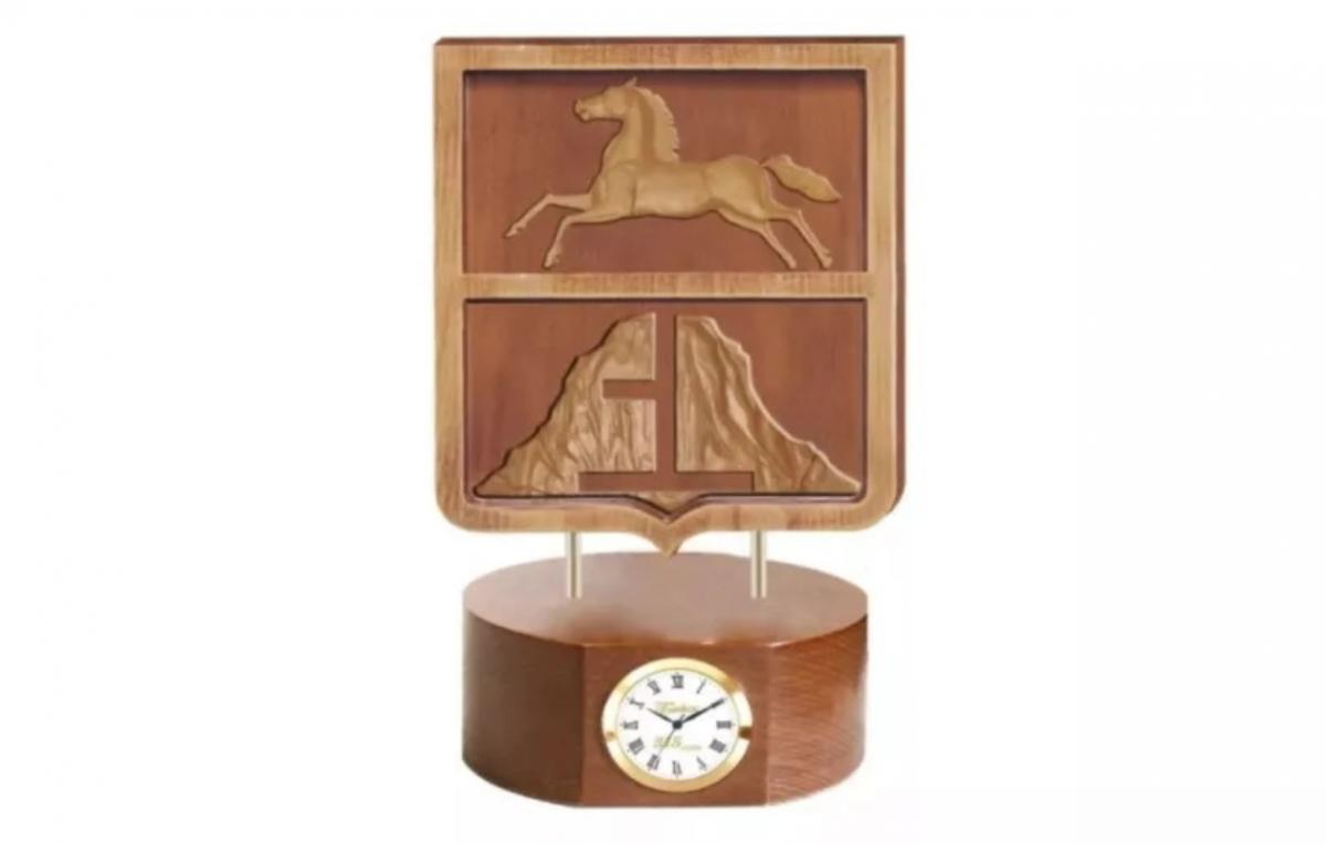 Оригинальные настольные часы в количестве 30 штук заказала администрация Бийска