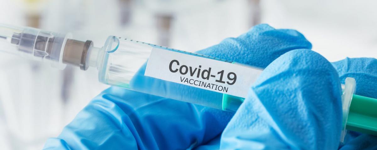 В Британии две тысячи добровольцев заразят COVID-19 для испытания вакцины