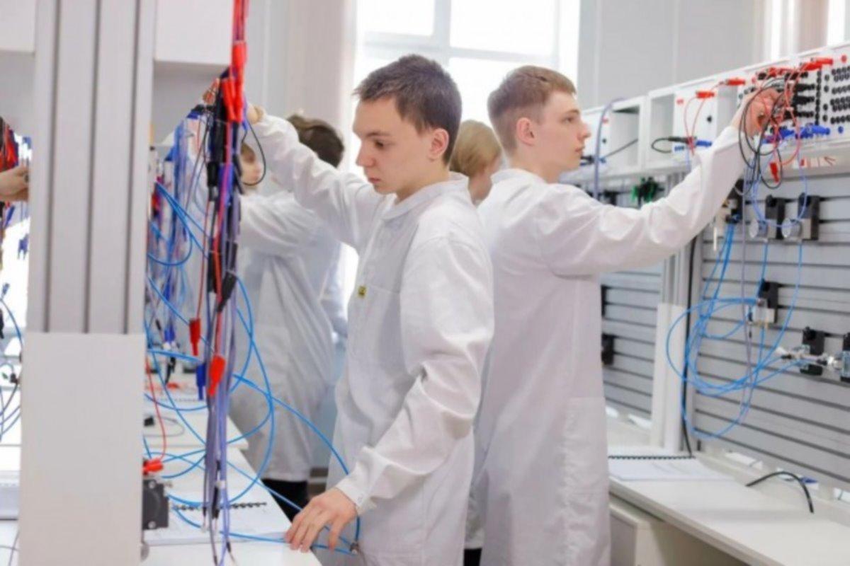 Две трети студентов-электронщиков московских колледжей находят работу еще во время учебы