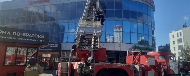 Один человек погиб при пожаре в торговом центре «Бумеранг» в Курске