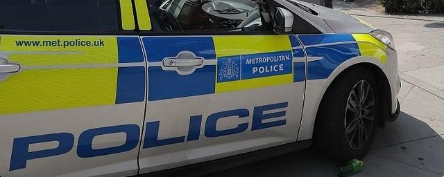В Великобритании вооруженный мужчина захватил заложников в McDonald's
