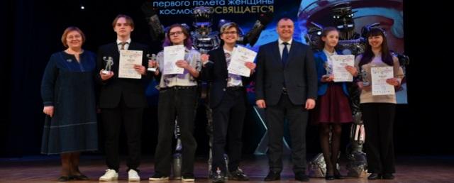 Победители молодежного космического форума «Семихатовские чтения» в Екатеринбурге посетят космодром