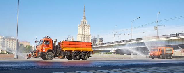 В Москве из-за аномальной жары делают усиленную промывку улиц