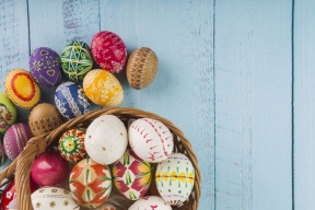 Как покрасить яйца на Пасху: ТОП экологичных способов
