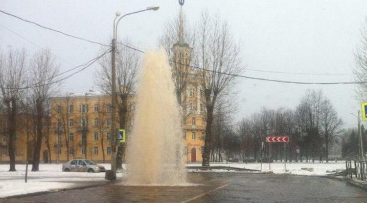 Водоканал устранил коммунальную аварию в Колпинском районе Петербурга