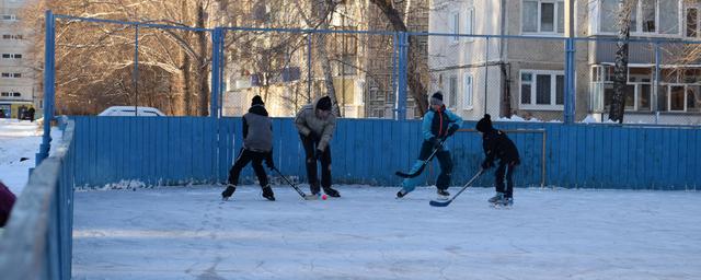 Во дворах Ульяновска заливают катки