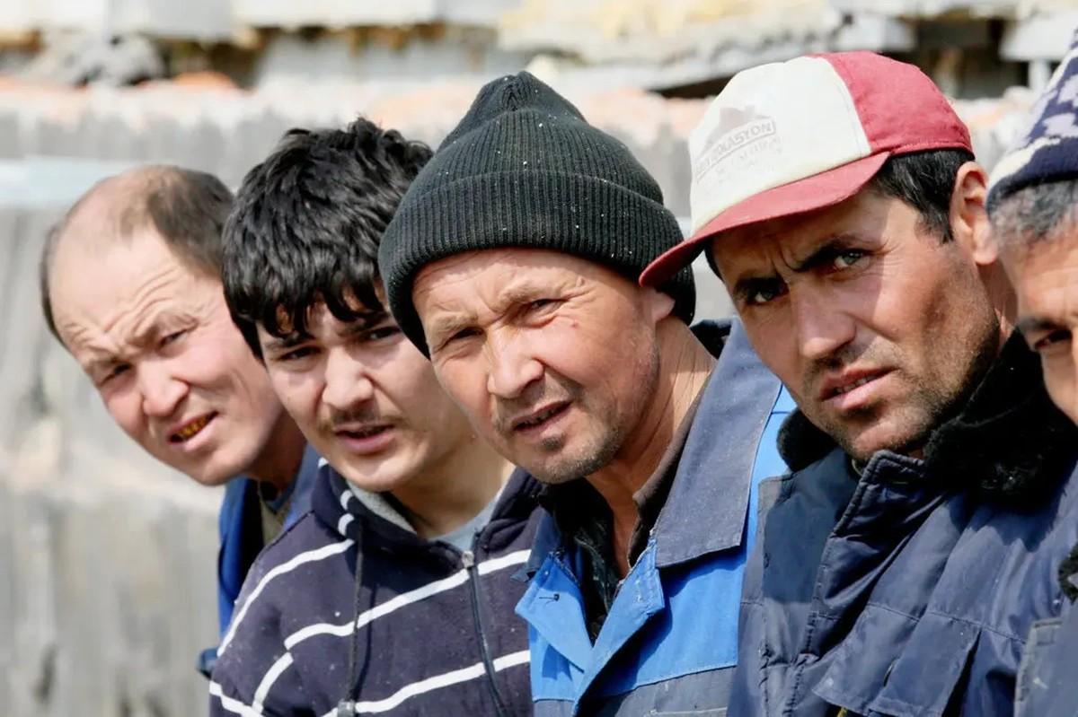 Минтруда Таджикистана сообщило об оттоке мигрантов из России (страна-террорист) после теракта в Crocus City Hall