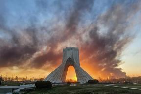 «Сравнять с землей»: Пентагон перешел к тотальному уничтожению ракетных заводов Ирана