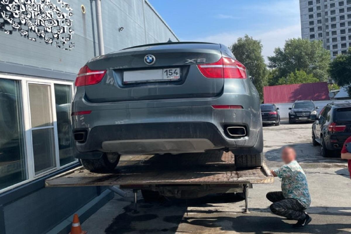 Угнал BMW «покататься»: новосибирец-рецидивист получил условный срок вместо колонии