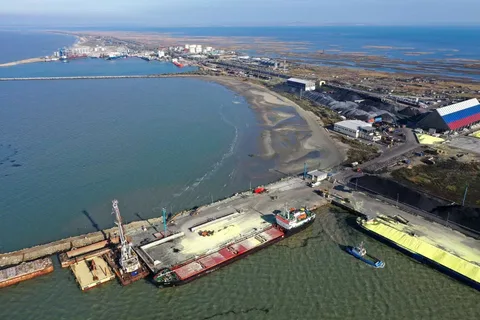 В порту Кавказ остановили накопление ГСМ и химических продуктов