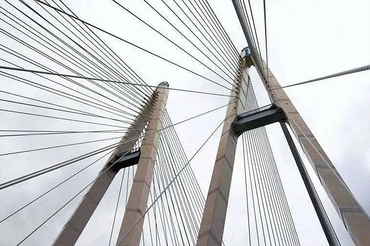 В КНР ввели в эксплуатацию самый длинный вантовый мост в мире