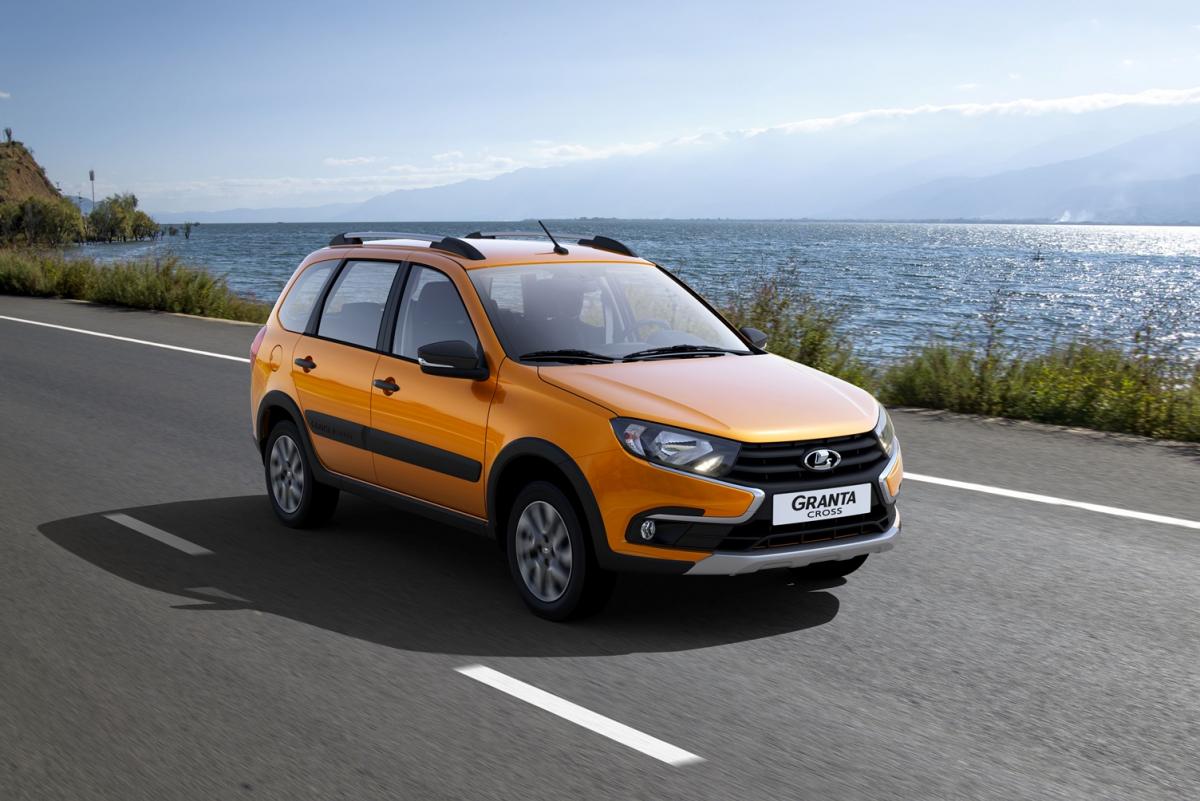 Обновленный вариант LADA Granta Cross подешевел на 110 тысяч рублей