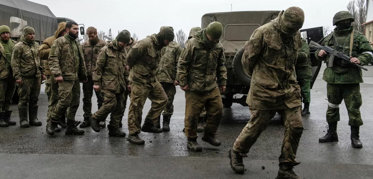 В плен когда будете сдаваться. Украинские раненые пленные.