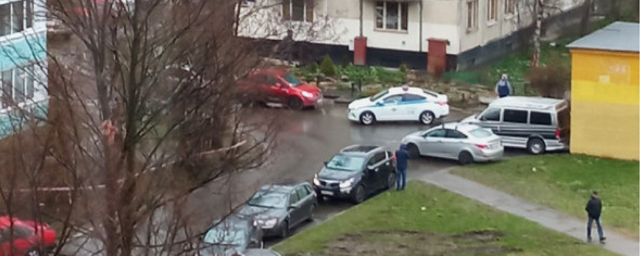 На лестнице в жилом доме Санкт-Петербурга взорвалось неизвестное устройство