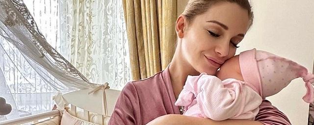 Ольга Орлова растрогала поклонников новыми кадрами с новорожденной дочкой