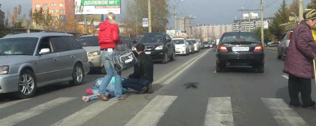 На юго-западе Москвы автомобиль Nissan сбил трех пешеходов на переходе