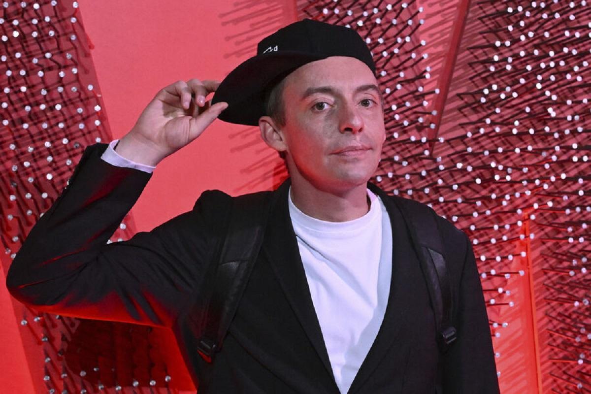 Актер Илья Дель попал в реанимацию после падения из окна