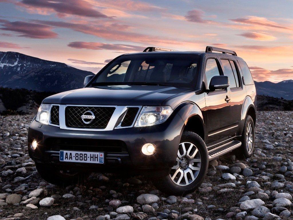 The cost of the new SUV Nissan Pathfinder starts from 4.2 million rubles