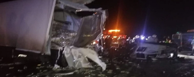 В Новосибирской области двое водителей грузовиков разбились в аварии