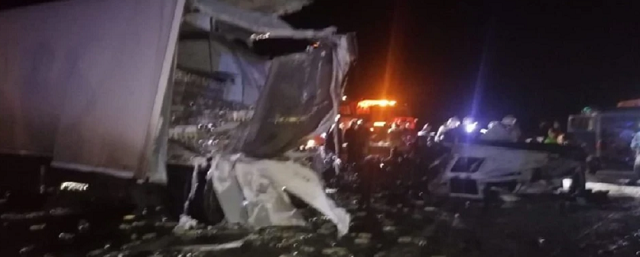 В Новосибирской области двое водителей грузовиков разбились в аварии