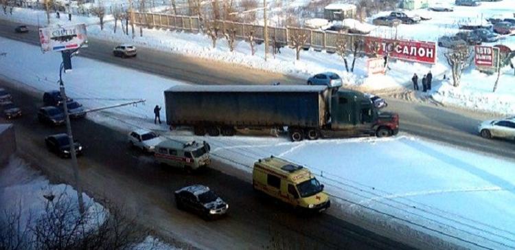 В Ижевске скончался за рулем водитель грузовика