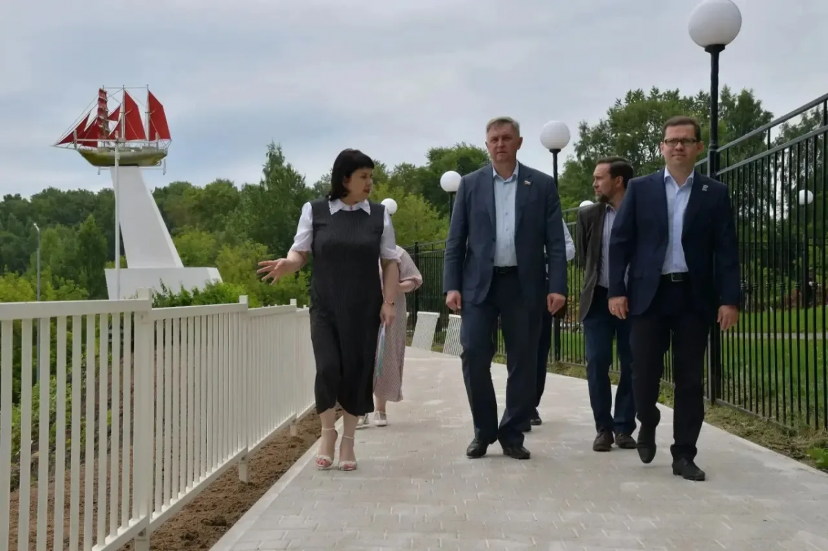 «Город меняется на глазах, это замечают и горожане, и гости»: Спикер Заксобрания Кировской области Роман Береснев оценил комплексный подход к развитию Слободского
