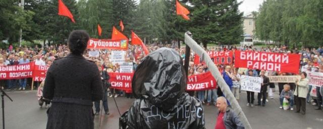 Жители Барнаула вышли на митинг против пенсионной реформы