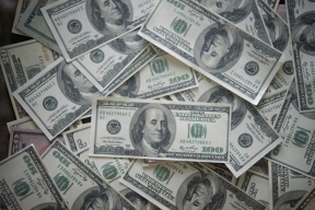 Резкий рост: доллар стремится к отметке в 100 рублей