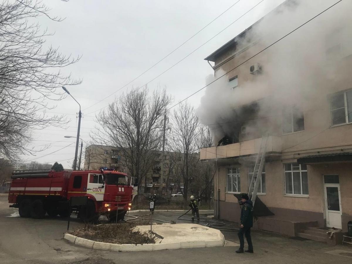 В Астрахани в областной детской больнице загорелось ординаторское отделение