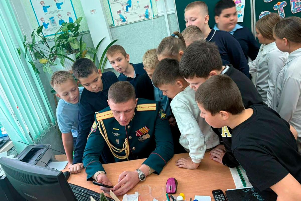 Глава ЕАО Мария Костюк рассказала о герое СВО Викторе Демидовиче, который продолжает служение родной области и в мирной жизни