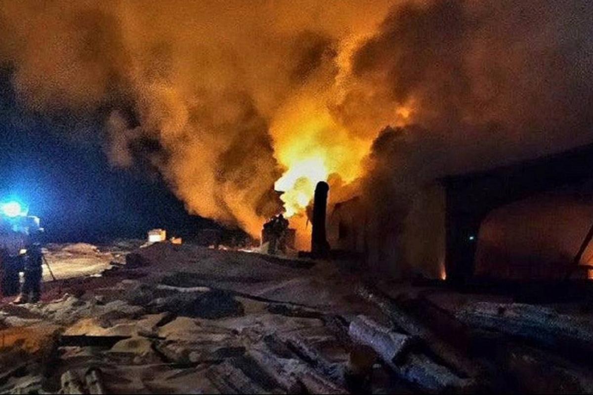 В Тюменской области при пожаре на пилораме погибли три человека, причины возгорания уточняются