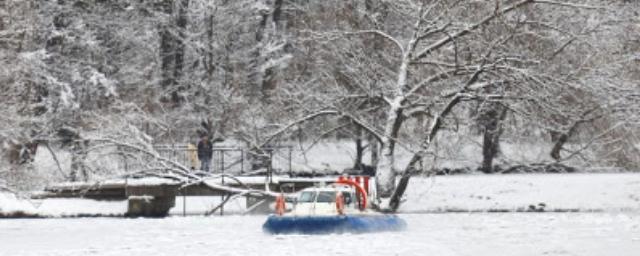 В Москве в парке Горького спасли мужчину, который провалился под лёд