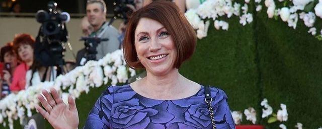 58-летняя Сябитова показала тату тигра на пояснице