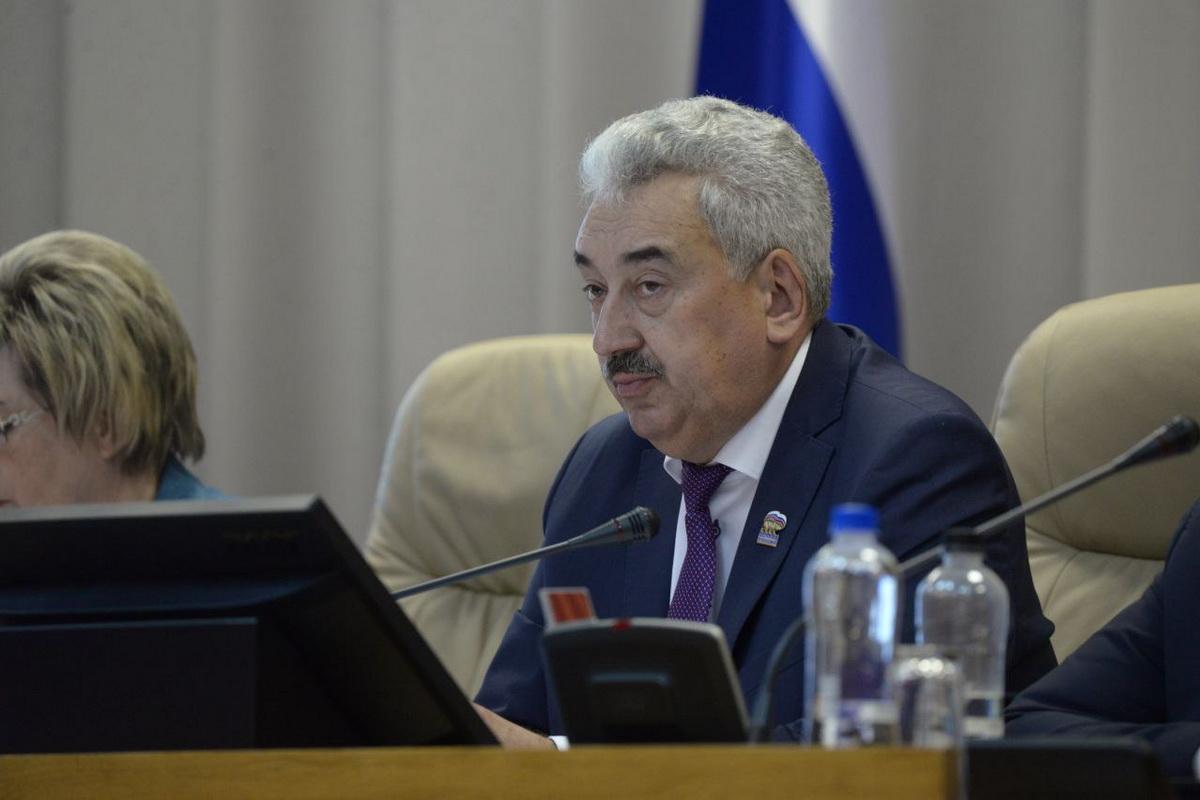 Спикер Леонид Черкесов рассказал о принятых в Госсовете Чувашии законах социальной направленности