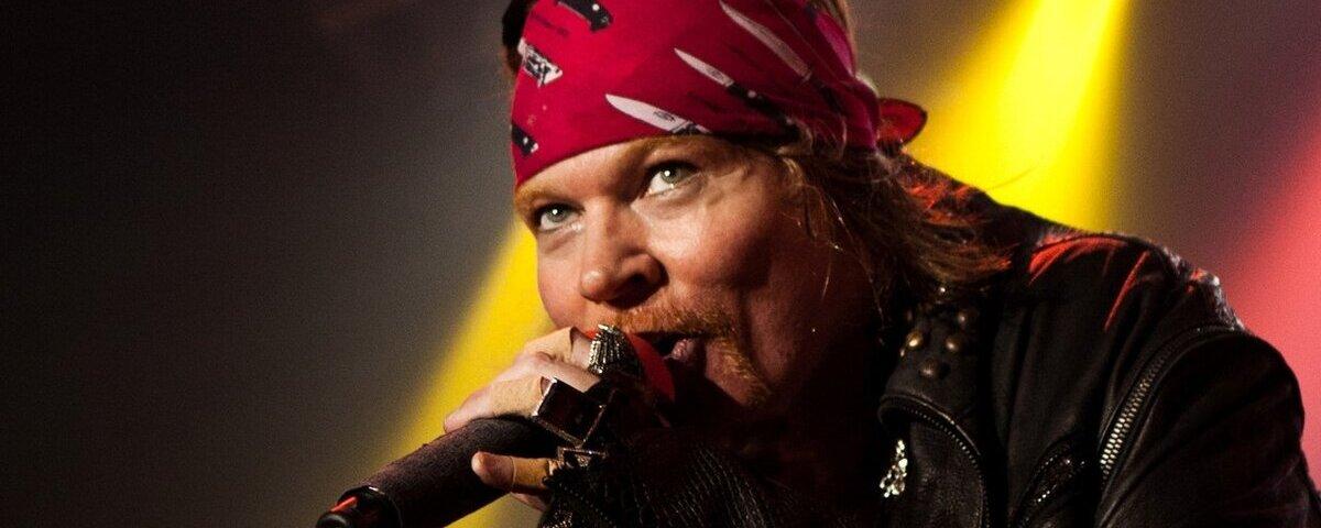 Экс-модель подала в суд на лидера группы Guns N' Roses Эксла Роуза